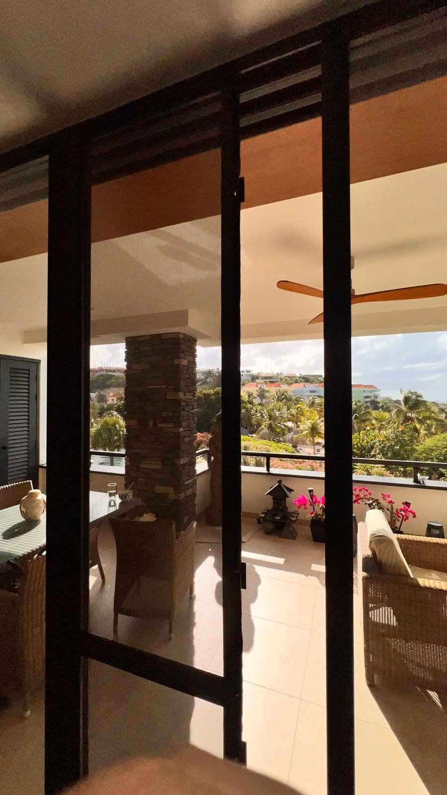 Fixed screen door, split and hinged so it can be stored in Curaçao