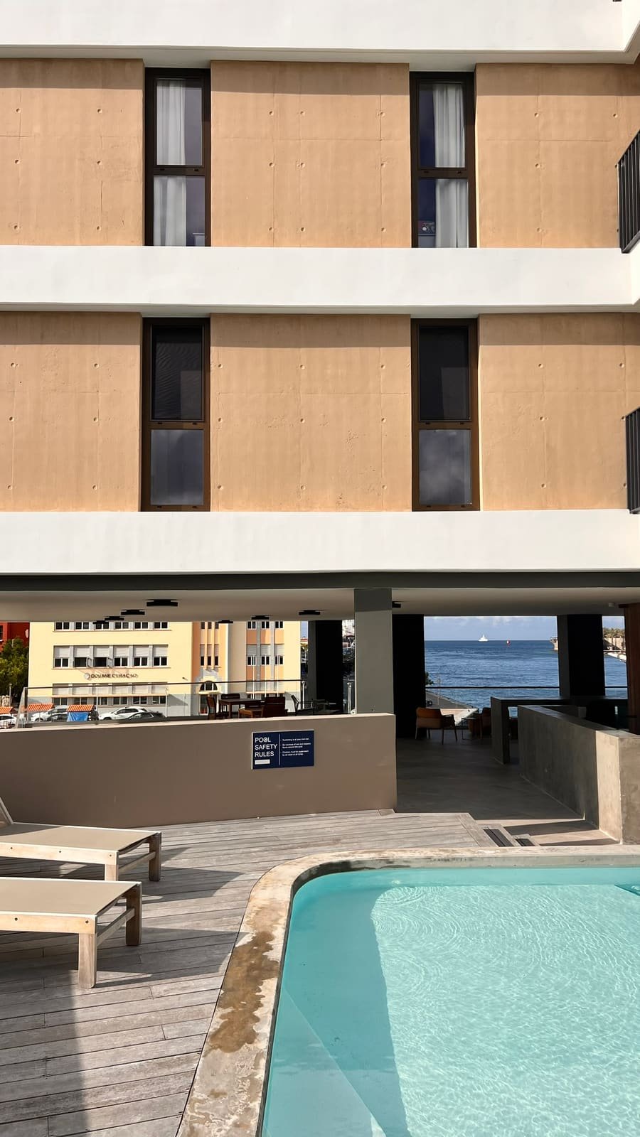 Fixed insect screens in a custom color, mounted from outside in Curaçao
